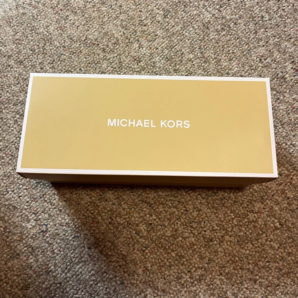 🆕 MICHAEL Michael Kors Glitter Logo Flip Flops